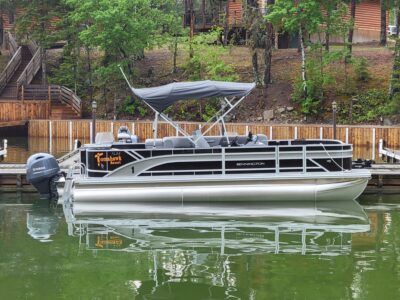 Lake of the Woods Tritoon Pontoon boat rentals