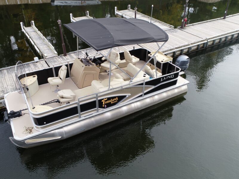 Lake of the Woods Tritoon Pontoon boat rentals | AnchorsBook Photo Lake of the Woods Tritoon Pontoon boat rentals