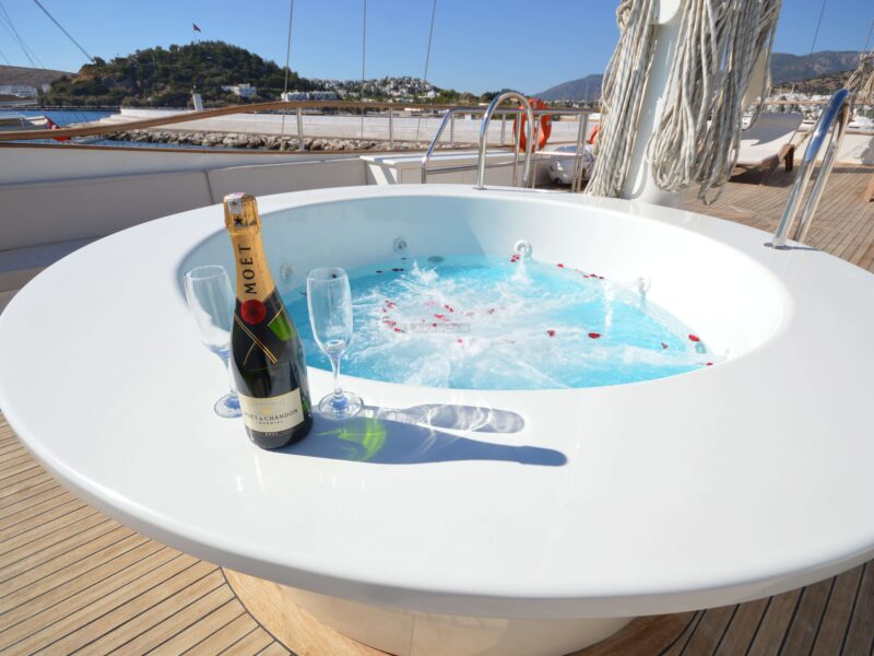 Gül Sultan - Luxury Full Week Private Yacht Charter | AnchorsBook Photo Gül Sultan - Luxury Full Week Private Yacht Charter