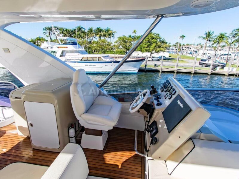 65’ AZIMUT / PRINCESS | AnchorsBook Photo 65’ AZIMUT / PRINCESS