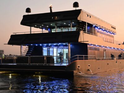 Royal Houseboat – 140 Ft