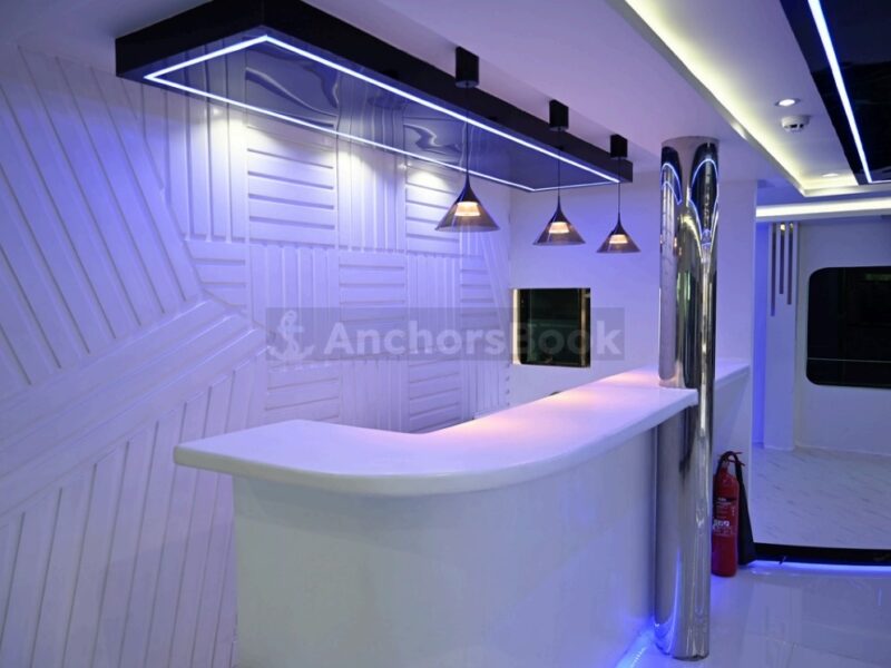 Royal Houseboat – 140 Ft | AnchorsBook Photo Royal Houseboat – 140 Ft