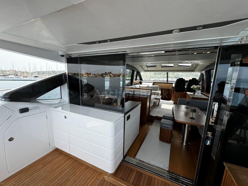 LUXRY YACHT TOUR | AnchorsBook Photo LUXRY YACHT TOUR