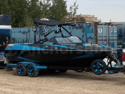 Beautiful 40 Foot Monk McQueen | AnchorsBook Photo AXIS Wake Research T22, 400HP - Kelowna Boat Rental