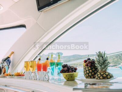 6 Hour Yacht Charter in Guanacaste - Crew & Food Included | AnchorsBook Photo Internity