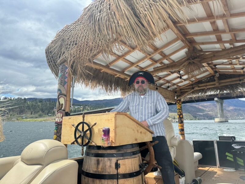 Tiki Party Yacht Pontoon Boat, 115HP | AnchorsBook Photo Tiki Party Yacht Pontoon Boat, 115HP