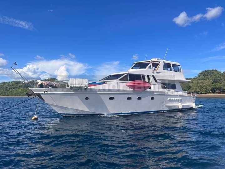 6 Hour Yacht Charter in Guanacaste - Crew & Food Included | AnchorsBook Photo 6 Hour Yacht Charter in Guanacaste - Crew & Food Included