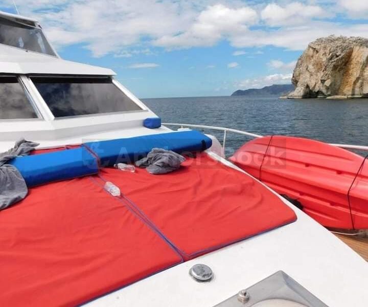 6 Hour Yacht Charter in Guanacaste - Crew & Food Included | AnchorsBook Photo 6 Hour Yacht Charter in Guanacaste - Crew & Food Included