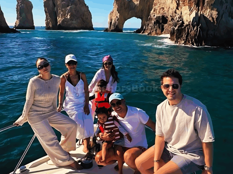 Cabo Luxury Yacht Charter – Private Crew & Snorkeling Adventure | AnchorsBook Photo Cabo Luxury Yacht Charter – Private Crew & Snorkeling Adventure