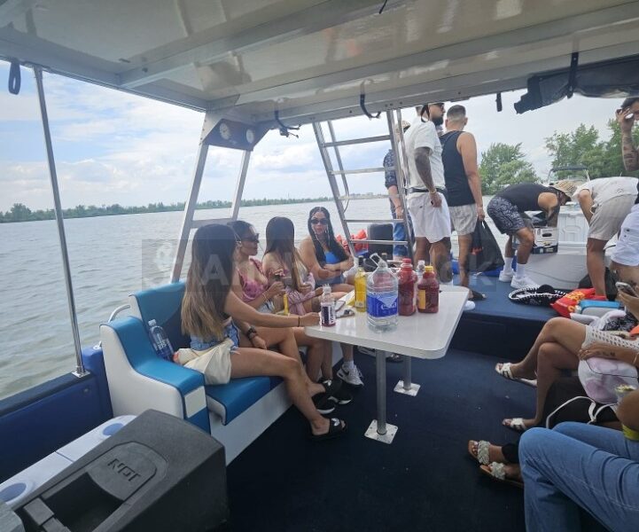 Party Houseboat Cruise In Montreal, Quebec | Max 25 Guests | AnchorsBook Photo Party Houseboat Cruise In Montreal, Quebec | Max 25 Guests