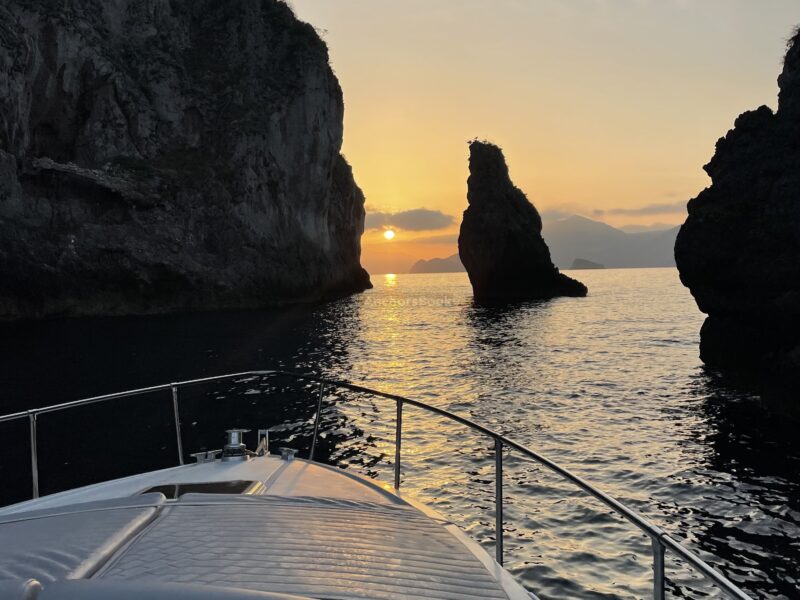 Pershing 33ft - 7 Hour Yacht Charter on the Amalfi Coast | AnchorsBook Photo Pershing 33ft - 7 Hour Yacht Charter on the Amalfi Coast