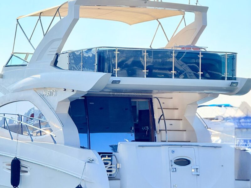 Luxury yacht charter Majesty 56 | AnchorsBook Photo Luxury yacht charter Majesty 56