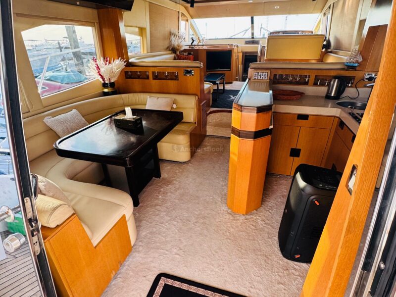 Luxury yacht charter Majesty 56 | AnchorsBook Photo Luxury yacht charter Majesty 56